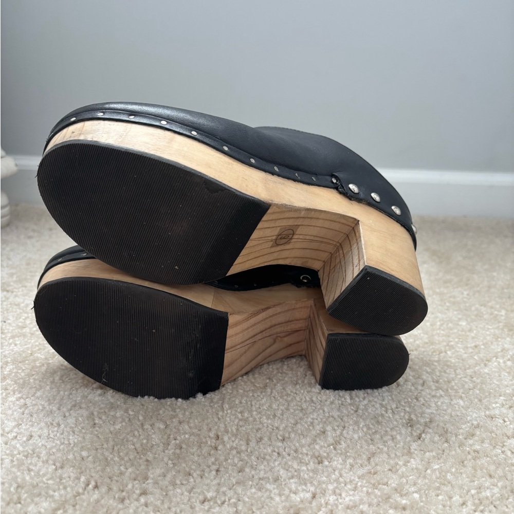 Chelsea & Violet Black Leather Clog Mules with Wooden Platform Heel - Picture 9 of 10